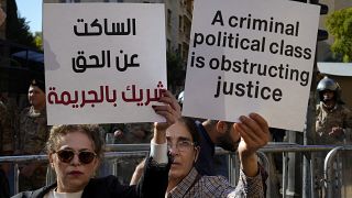 متظاهرون يطابون بالعدالة في التحقيق الخاص بمرفأ بيروت