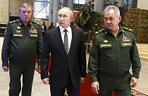 ARQUIVO - Presidente da Rússia, Vladimir Putin, com general russo Valery Gerasimov e o ministro da Defesa Sergei Shoigu