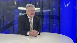 Petro Poroshenko, Ukrajna korábbi elnöke az Euronewsnak adott interjú alatt Brüsszelben