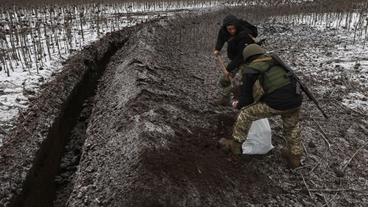 Soledar yakınlarında siper açan Ukrayanlı birlikler