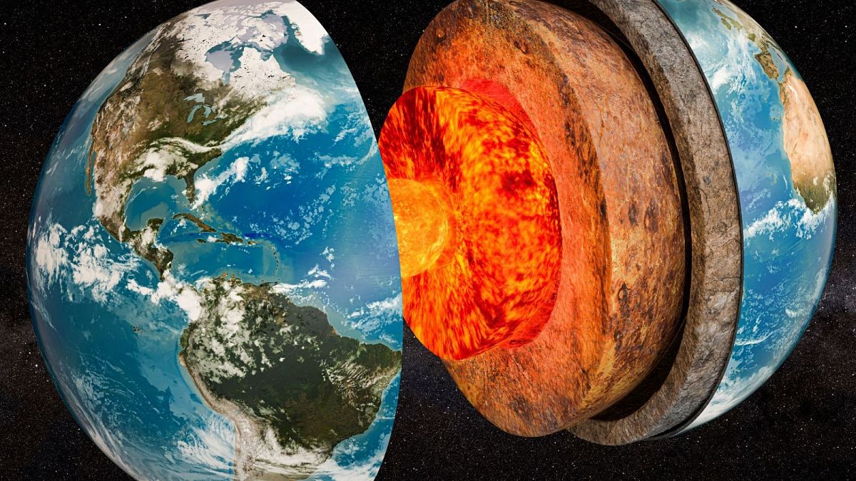 El núcleo de la Tierra se encuentra a miles de kilómetros bajo la superficie.