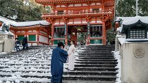 الثلوج تغطي المعالم السياحية في كيوتو اليابانية 