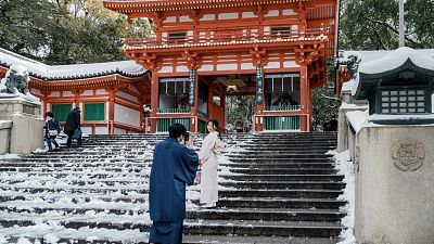 الثلوج تغطي المعالم السياحية في كيوتو اليابانية 