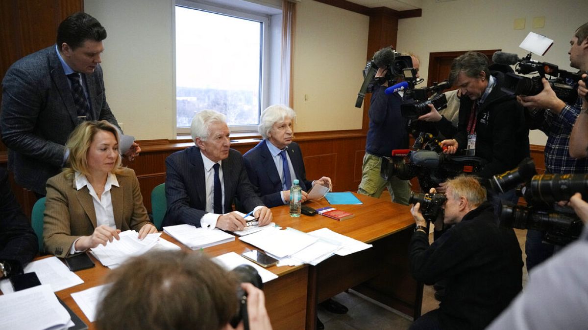 Members of the Moscow Helsinki Group and lawyers talk with journalists in the courtroom 