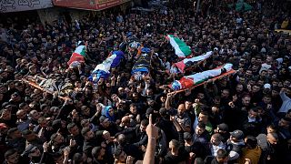 تشییع پیکر شماری از کشته‌شدگان حمله نظامیان اسرائیلی به اردوگاه فلسطینیان در کرانه باختری