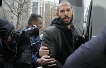 Andrew Tate a kihallgatása előtt