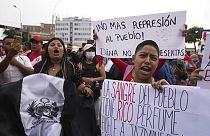 Manifestantes pedem, em Lima, fim da repressão no Peru