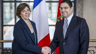 وزير الخارجية المغربي ناصر بوريطة رفقة نظيرته الفرنسية كاثرين كولونا في الرباط يوم 16 ديسمبر 2022.