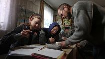 O professor Oleksandr Pogoryelov começou a dar aulas na própria casa na região de Donetsk