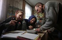 O professor Oleksandr Pogoryelov começou a dar aulas na própria casa na região de Donetsk