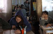 Des écoliers ukrainiens en classe