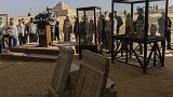Arkeolog Zahi Hawass Sakkara mezarlığında bulunan son keşifleri basına tanıttı
