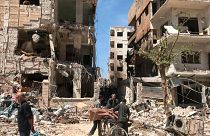 ساختمان‌های آسیب دیده در شهر دوما، محل حمله شیمیایی در نزدیکی دمشق سوریه، دوشنبه ۱۶ آوریل ۲۰۱۸.