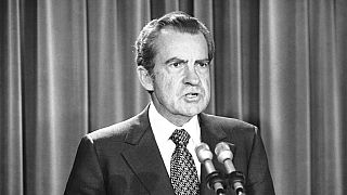 Richard Nixon, ex-presidente dos EUA, obrigado a demitir-se por causa do escândalo Watergate