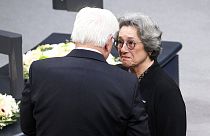 Le président allemand et Rozette Kats, survivante de la Shoah, au Bundestag à Berlin, vendredi 27 janvier 2023.