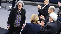 Rozette Kats es apluadida tras su intervención en el Bundestag