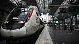 یک قطار تندرو در ایستگاه راه‌آهن پاریس