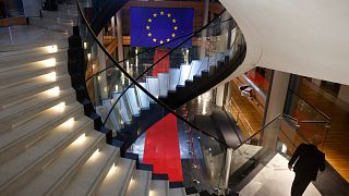 في منتصف كانون الأول/ديسمبر، فجّرت شبهات حول تدخل قوى أجنبية في البرلمان الأوروبي فضيحة تسبّبت بصدمة مدوّية في المؤسسة الوحيدة المنتخبة في الاتحاد الأوروبي.