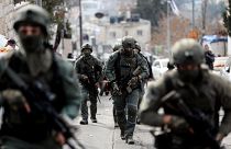 قوات الأمن الإسرائيلية في حي سلوان المحاذي لباب المغاربة بالقدس حيث وقع هجوم استهدف مستوطنين 