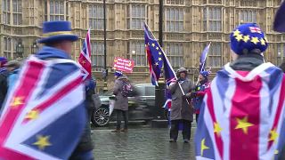 Pro-Brexit campaigners outside parliament, March 2019