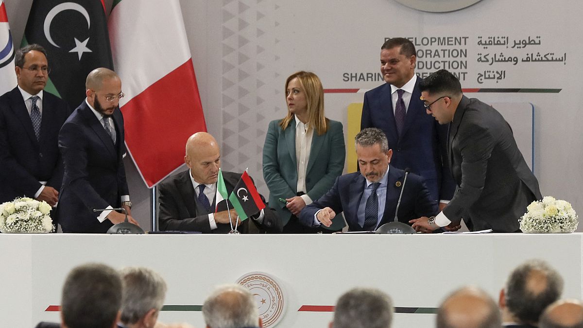 توقيع الاتفاق بين إيطاليا وليبيا