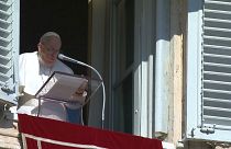 El papa Francisco se dirige a los fieles congregados en la plaza de San Pedro del Vaticano