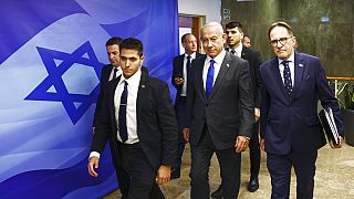 El primer ministro israelí, Benjamín Netanyahu, llega a la reunión de su gabinete este domingo 29 de enero de 2023