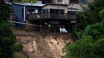 Une maison endommagée à Te Puke au sud d'Auckland en Nouvelle-Zélande suite aux pluies torrentielles