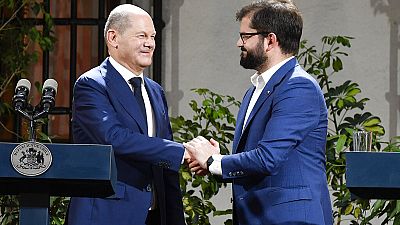Le chancelier allemand Olaf Scholz et le président chilien Gabriel Boric au palais présidentiel de La Moneda, à Santiago du Chili, dimanche 29 janvier 2023. 