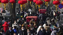 Pekingi utcakép a szigorú covid-korlátozások feloldása után