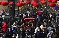 Pekingi utcakép a szigorú covid-korlátozások feloldása után