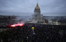 فرنسا تشهد إضرابات واسعة احتجاجاً على تعديل سن التقاعد