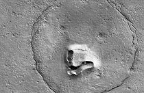 عکس شبیه صورت خرس گرفته شده از سطح مریخ توسط مدارگرد ناسا