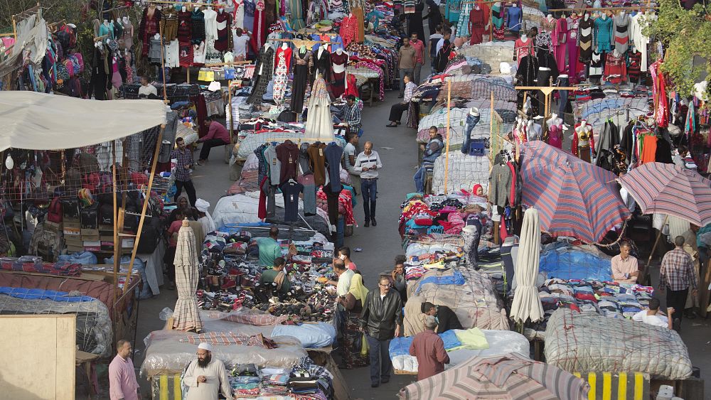 في ظل ارتفاع التضخم.. مصر تطرح سلعا أساسية بتخفيضات قبل رمضان بفترة طويلة