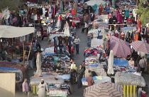 صورة أرشيفية لأحد الأسواق الشعبية في العاصمة المصرية، القاهرة.