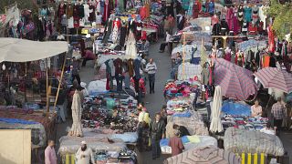 صورة أرشيفية لأحد الأسواق الشعبية في العاصمة المصرية، القاهرة.