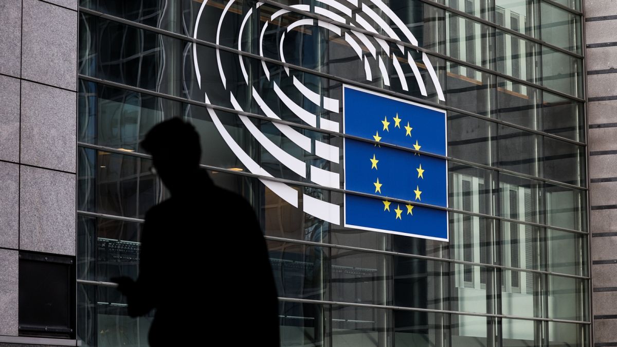 Az Európai Parlament jelképe a testület brüsszeli épületén