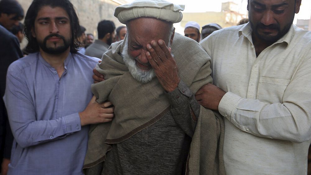 Death toll rises in Peshawar mosque bombing