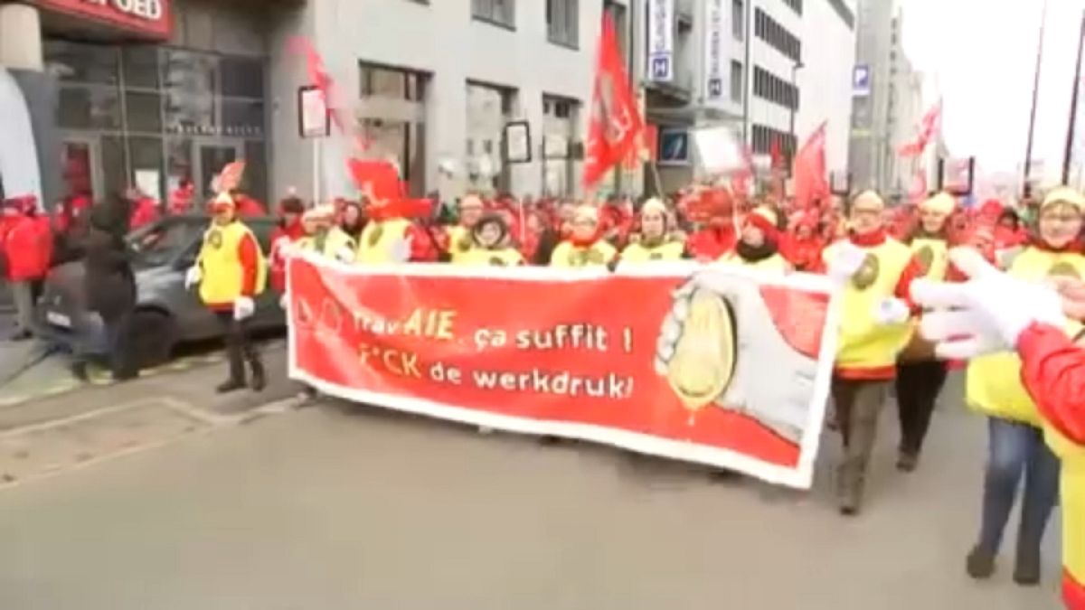 Tüntető nővérek és ápolók Brüsszelben