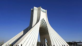 İran'ın başkenti Tahran'ın simgelerinden Azadi Kulesi