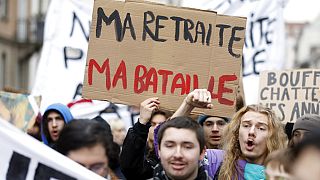 Jovens protestam em Estrasburgo, França, contra a reforma das pensões