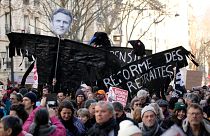 В столице Франции против реформы протестовали по меньшей мере 87 000 демонстрантов, 31 января 2023 года.