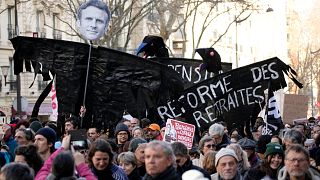 В столице Франции против реформы протестовали по меньшей мере 87 000 демонстрантов, 31 января 2023 года.