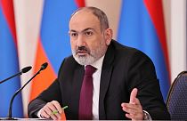 نيكول باشينيان، رئيس الوزراء الأرميني  خلال مؤتمر صحفي في يريفان أرمينيا
