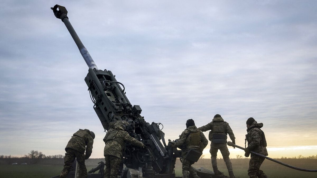 Ukrayna ordusuna yüz binlerce top ve roket mühimmatı veren ABD ordusu, cephaneliğini yeniden doldurmak üzere mühimmat ihalelerine hız verdi