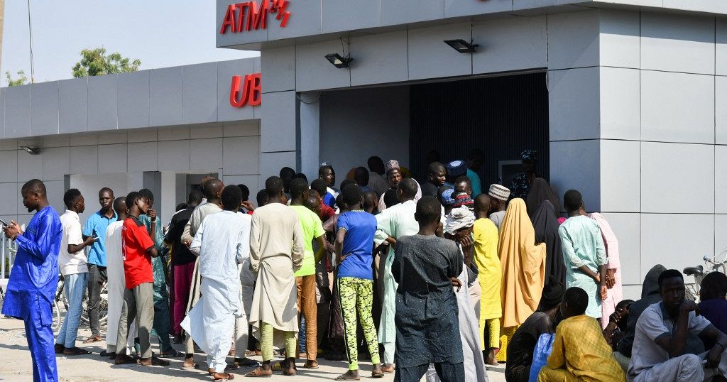 À la veille des élections, les Nigérians excédés par les pénuries