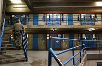 Börtönőr ellenőriz egy amerikai börtönben - képünk illusztráció