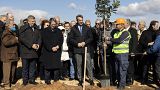 Κυριάκος Μητσοτάκης - Νίκος Αναστασιάδης φυτεύουν δέντρο στο Πάρκο Μνήμης στο Μάτι
