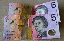 The old $5 note featured Queen Elizabeth 2 