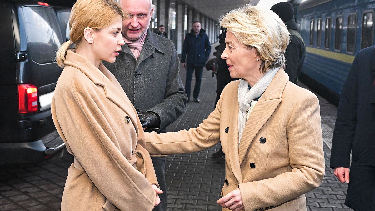 Olha Stefanishyna, Matti Maasikas y Ursula von der Leyen, de izquierda a derecha